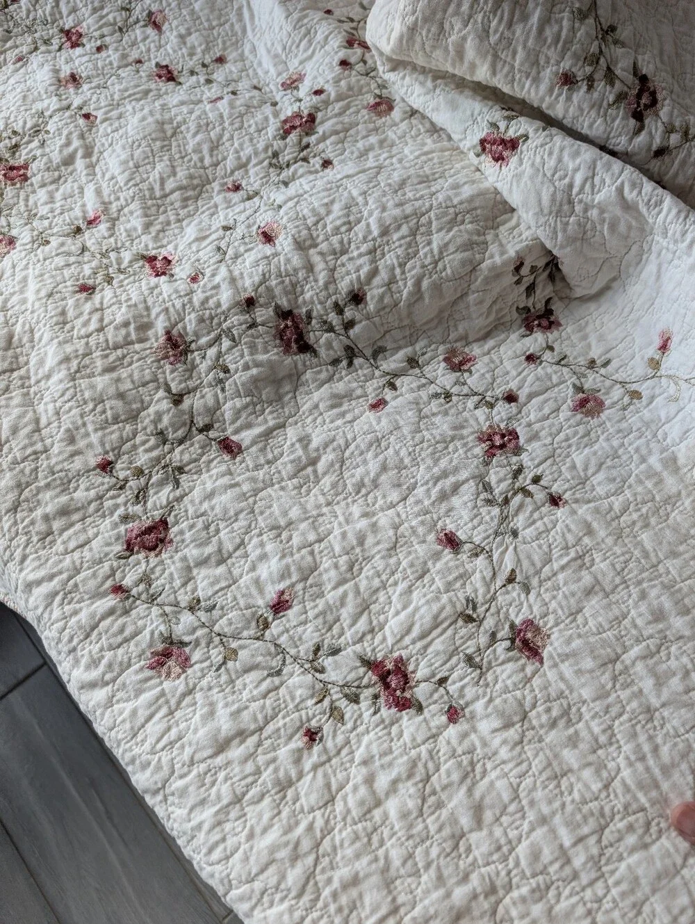 Better Homes & Gardens Cream Beige Quilted Bedspread Scalloped Edge Size 92